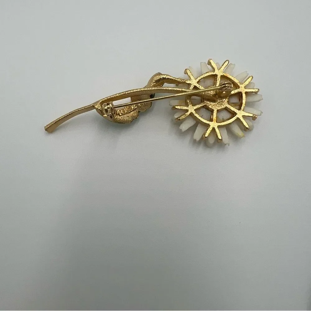 Vintage Lisner Daisy Brooch - Signed